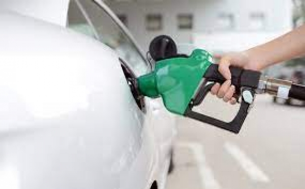 Gasolina tem novo aumento de 6% e diesel de 3,7%