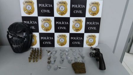 Polícia civil prendeu indivíduo por porte ilegal de arma de fogo e tráfico de drogas
