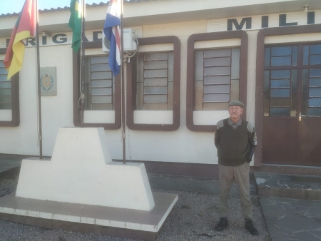 Brigada Militar de São Lourenço do Sul presta reconhecimento ao 2º Sargento PME Mendes pelos 42 anos de efetivo serviço prestado à Instituição