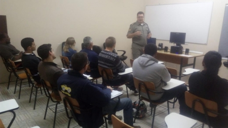 Brigada Militar de São Lourenço do Sul ministra palestra sobre conscientização no trânsito