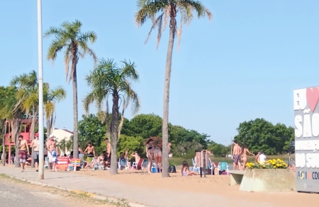 Forte calor marca o final de semana nas praias de São Lourenço do Sul