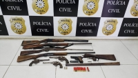 Polícia Civil cumpriu mandado de busca apreendendo 5 espingardas, 3 revólveres e 1 pistola com um indivíduo suspeito do delito de ameaça