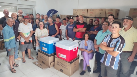 Pescadores artesanais de São Lourenço do Sul recebem caixas isotérmicas