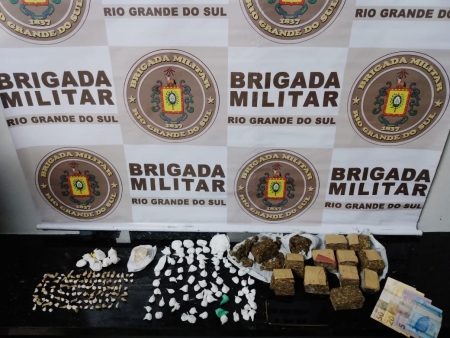 Brigada Militar efetua prisão de uma mulher por tráfico de drogas na cidade de Cristal