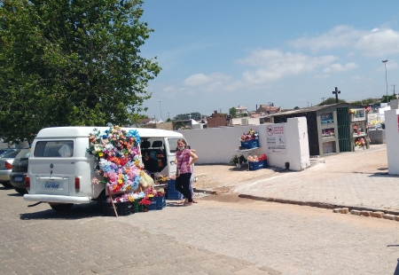 Cemitério Municipal recebe melhorias para o feriado de Finados