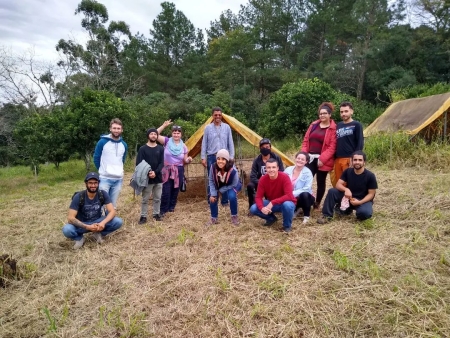 Estudantes de Agroecologia da FURG São Lourenço do Sul visitam granja agroecológica em Viamão/RS