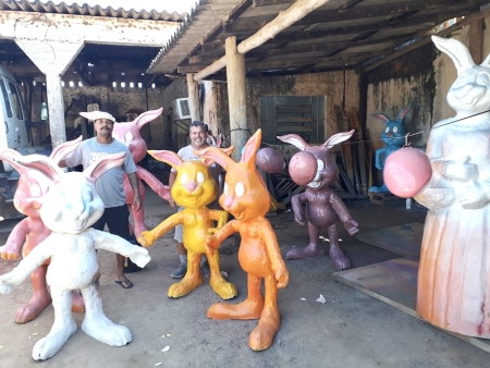 Secretaria de Obras e Cultura realizam manutenção na decoração para a Páscoa