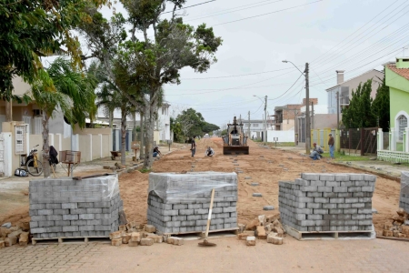 Mais uma obra de pavimentação está sendo executada em São Lourenço do Sul