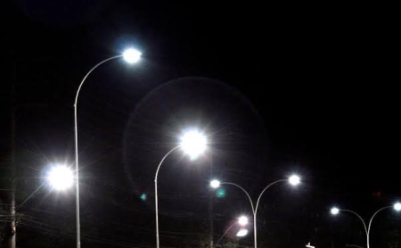 Iniciaram as mudanças no sistema de iluminação pública da avenida Marechal Floriano Peixoto