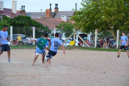 Quinze equipes irão disputar o Campeonato Praiano de Futebol de Areia na categoria Livre
