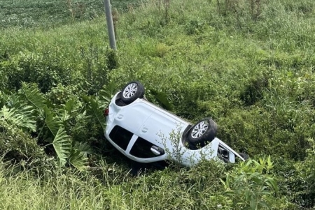 Veículo capotou na BR 116 em São Lourenço do Sul