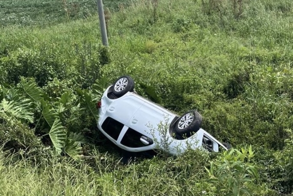 Veículo capotou na BR 116 em São Lourenço do Sul