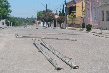 Já estão sendo montadas as estruturas para a 39ª Feira do Livro
