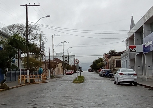 Sexta-feira com chuva e tempo instável -  final de semana não deve ter chuva