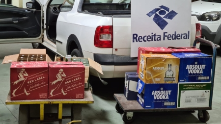 Receita Federal apreende 140 litros de bebidas em veículo com placas de Camaquã na BR 116
