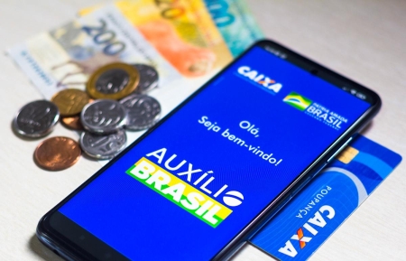 Governo confirma Auxílio Brasil em R$ 400 de forma permanente