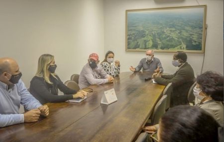 Prefeito e festeiros discutem alternativas para a Festa de São Lourenço 