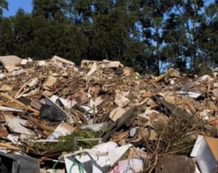 Prefeitura já recolheu mais de 200 cargas de entulhos da enchente