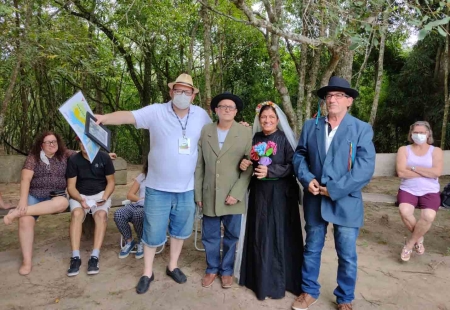 Apresentação da história da noiva de preto e convidador no Caminho Pomerano