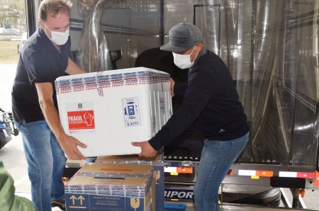 Estado recebe 926 mil vacinas contra a Covid-19 até terça-feira (21)