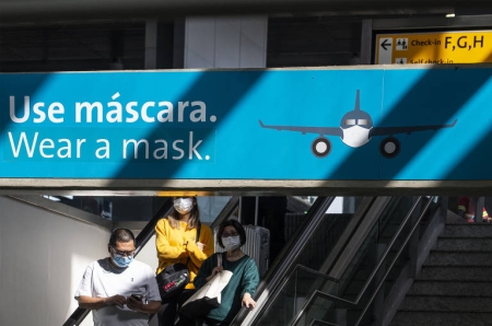 Anvisa decide por obrigatoriedade do uso de máscaras em aeroportos e aviões