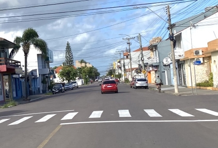 Sinalização das faixas de pedestres da Marechal Floriano foi repintada