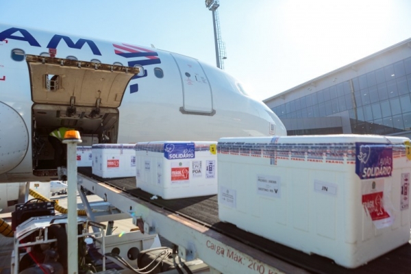 RS recebe mais de 266 mil doses de vacinas contra covid-19 nesta segunda-feira