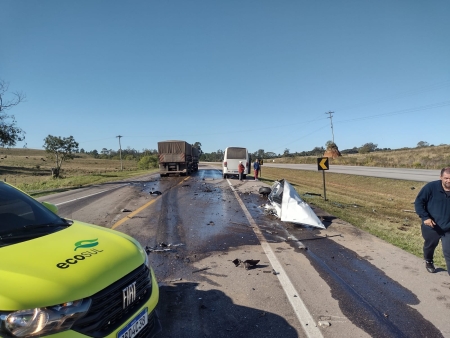 Trânsito bloqueado na BR-116 próximo ao acesso secundário de São Lourenço do Sul