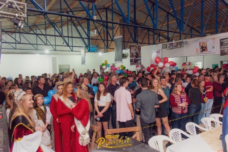 Baile da final dos Concursos Rainha do Colono e Motorista reuniu grande público neste domingo na Coxilha do Barão