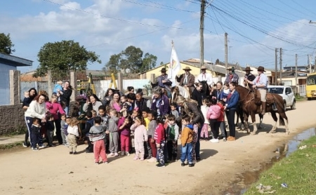 Cavaleiros do Sepé realizam ciclo de palestras e visitação nas escolas de São Lourenço