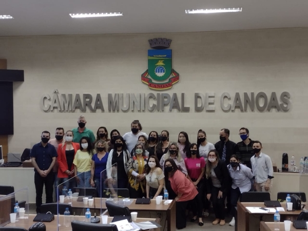 VEREADORA FABIANE PEGLOW (PSB) PARTICIPA DE ENCONTRO DA CAUSA ANIMAL EM CANOAS
