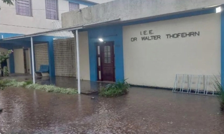 Escola Dr. Walter Thofehrn informa que não haverá aulas devido ao alagamento nas dependências do colégio