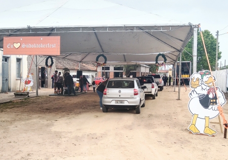 Drive Thru com culinária alemã da SÜDOKTOBERFEST na A.C. Sete de Setembro