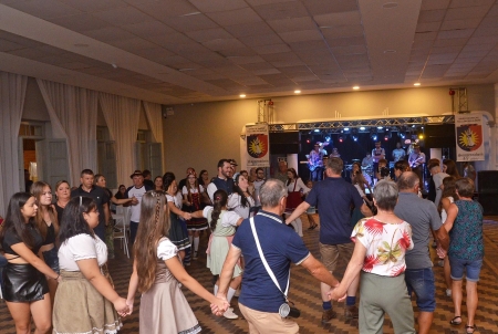 Sonnenschein comemorou seus 40 anos com Baile do chopp na noite deste sábado (18)