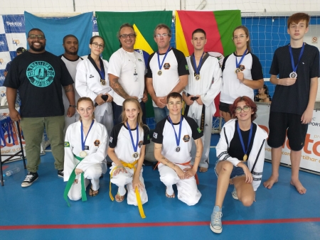 Atletas de São Lourenço do Sul foram campeões gaúcho 2023 de Taekwondo