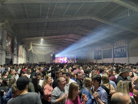 Show do Rainha Musical lotou o Esporte Clube São Lourenço