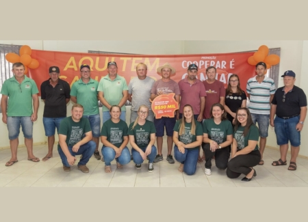 CRESOL realizou a entrega do Prêmio de R$ 50 mil reais da Campanha Cooperar é Ganhar