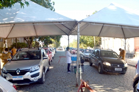 Amanhã, quarta-feira (26), serão vacinadas gestantes com comorbidades e idosos de 80,81 e 82 anos