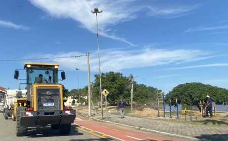 SMOU realiza limpeza na orla das praias