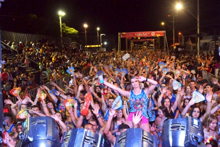 Trio do Kunde lotou mais uma vez a passarela do Samba na noite desta segunda-feira