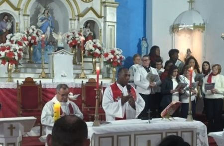 Novena do Divino Espírito Santo: Padre Wilfrido presidiu a Santa Missa na Igreja Nossa Senhora da Conceição