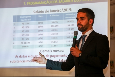 Eduardo Leite anuncia datas de pagamento dos salários de janeiro dos servidores estaduais