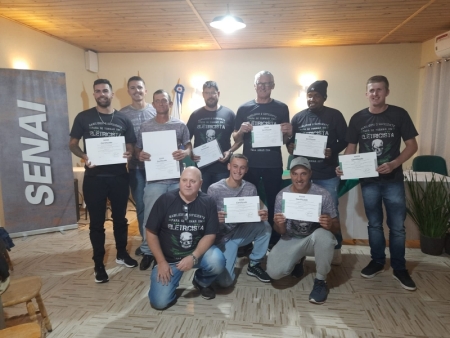 Formatura do curso de Eletricista Predial do Senai aconteceu nesta segunda-feira