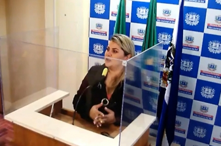 Aline Constantino assumiu como Vereadora substituindo Fabiane Peglow, que entrou em licença de saúde
