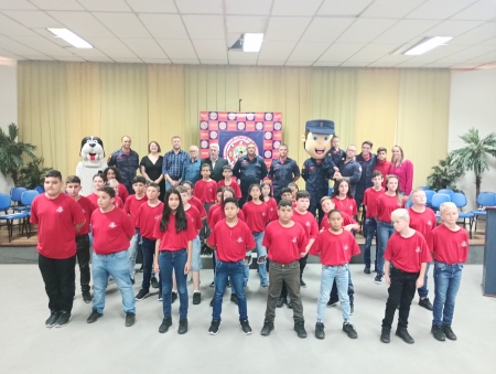 Formatura dos Bombeiros Mirins aconteceu na manhã deste sábado (12)