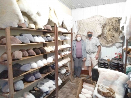 Produtores de pelegos, pantufas e chinelos e a nova realidade das vendas na pandemia