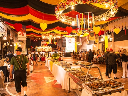Jantar típico e bailes da Südoktoberfest  acontecem nesta sexta-feira (7)