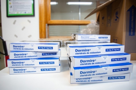 Estado e Exército distribuem 92 mil frascos de medicamentos do kit intubação nesta terça, dia 6