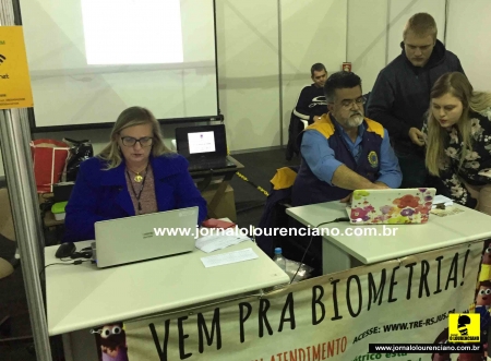 Cartório Eleitoral agenda revisão biométrica no estande montado no Festival de Inverno