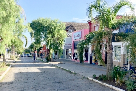 Governo autoriza comércio não essencial em finais de semana e amplia horário de bares e restaurantes